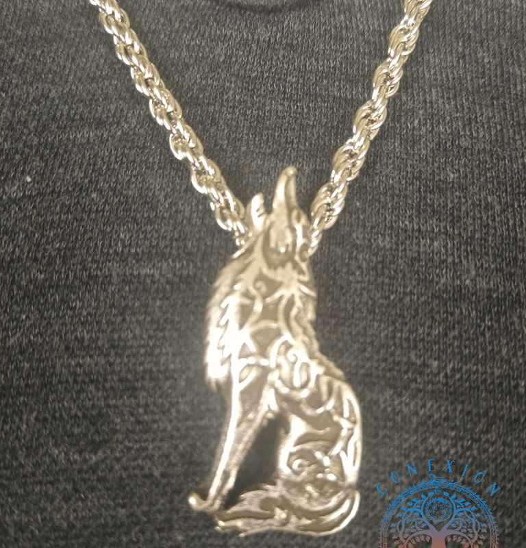 Collar con Lobo aullando